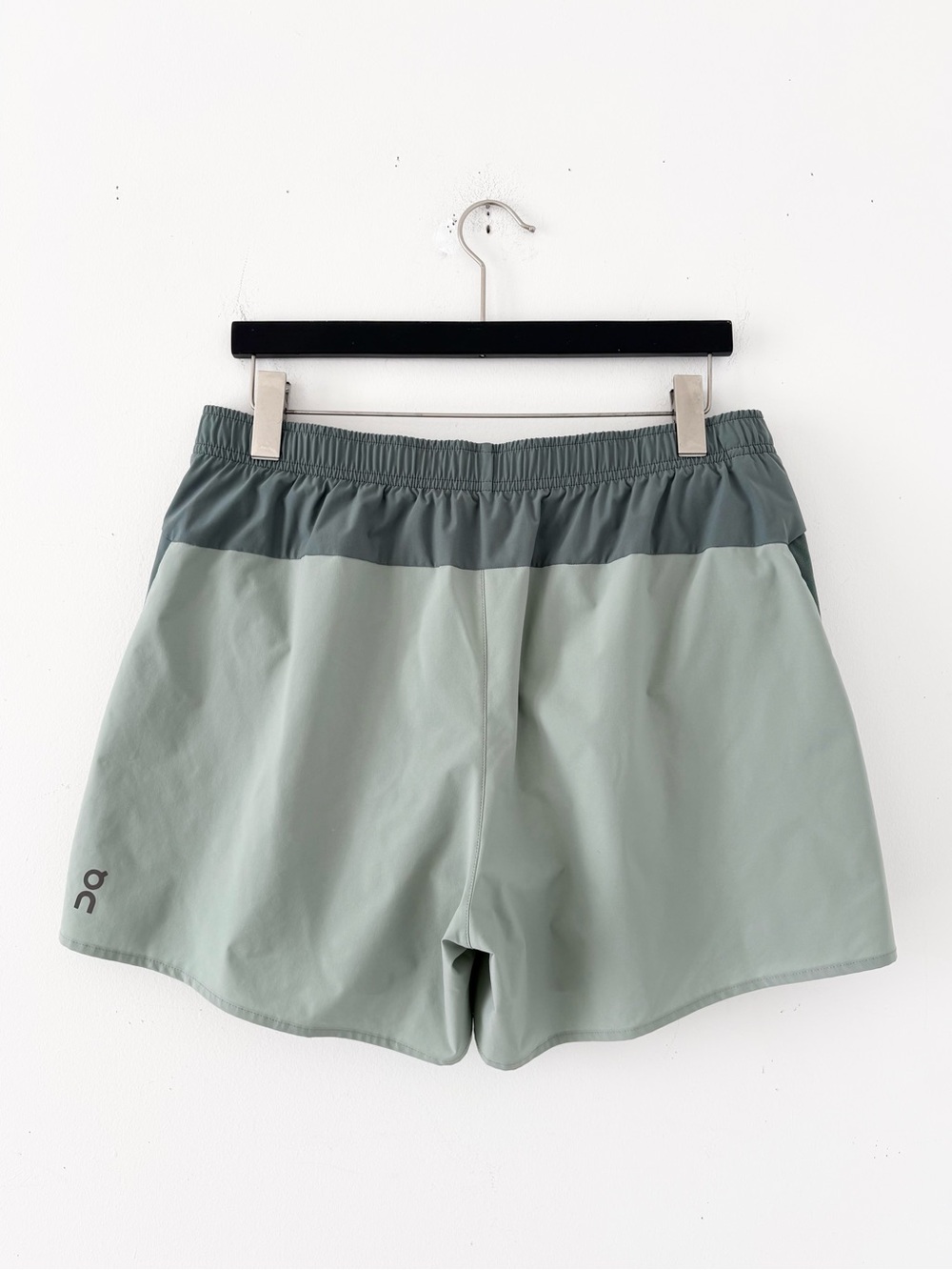 ON Essential Shorts - Picture 2 of 10
